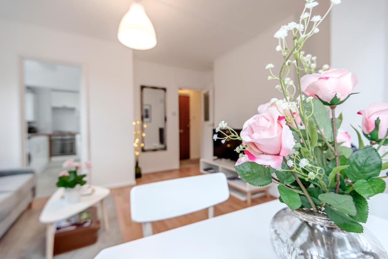 Modern One Bedroom Victoria Apartment London Exterior foto